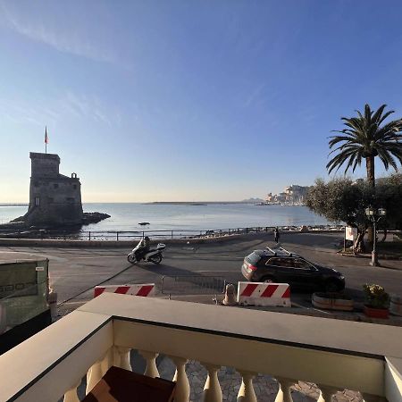 Welcome Riviera - Al Castello-Vista Mare -Romantico E Centrale A 20 Metri Dal Mare-Toll Parking At 15 Euro Per Day To Be Booked In Advance -Subject To Availability Rapallo Esterno foto